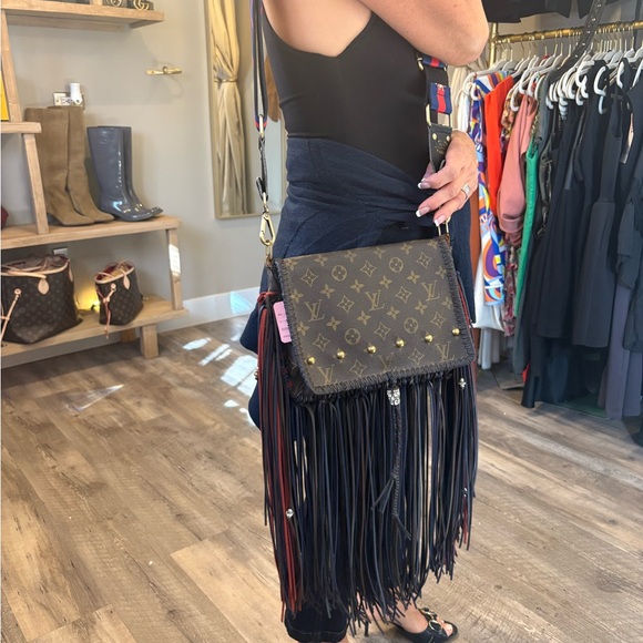 Louis Vuitton Designer Brown Fringe Bag - Picture 2 of 8